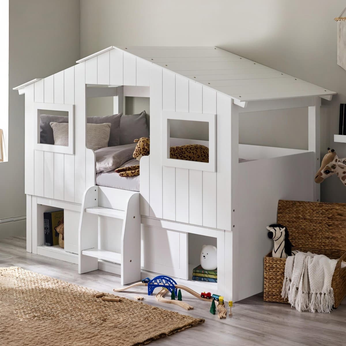 Acorn Treehouse Midsleeper