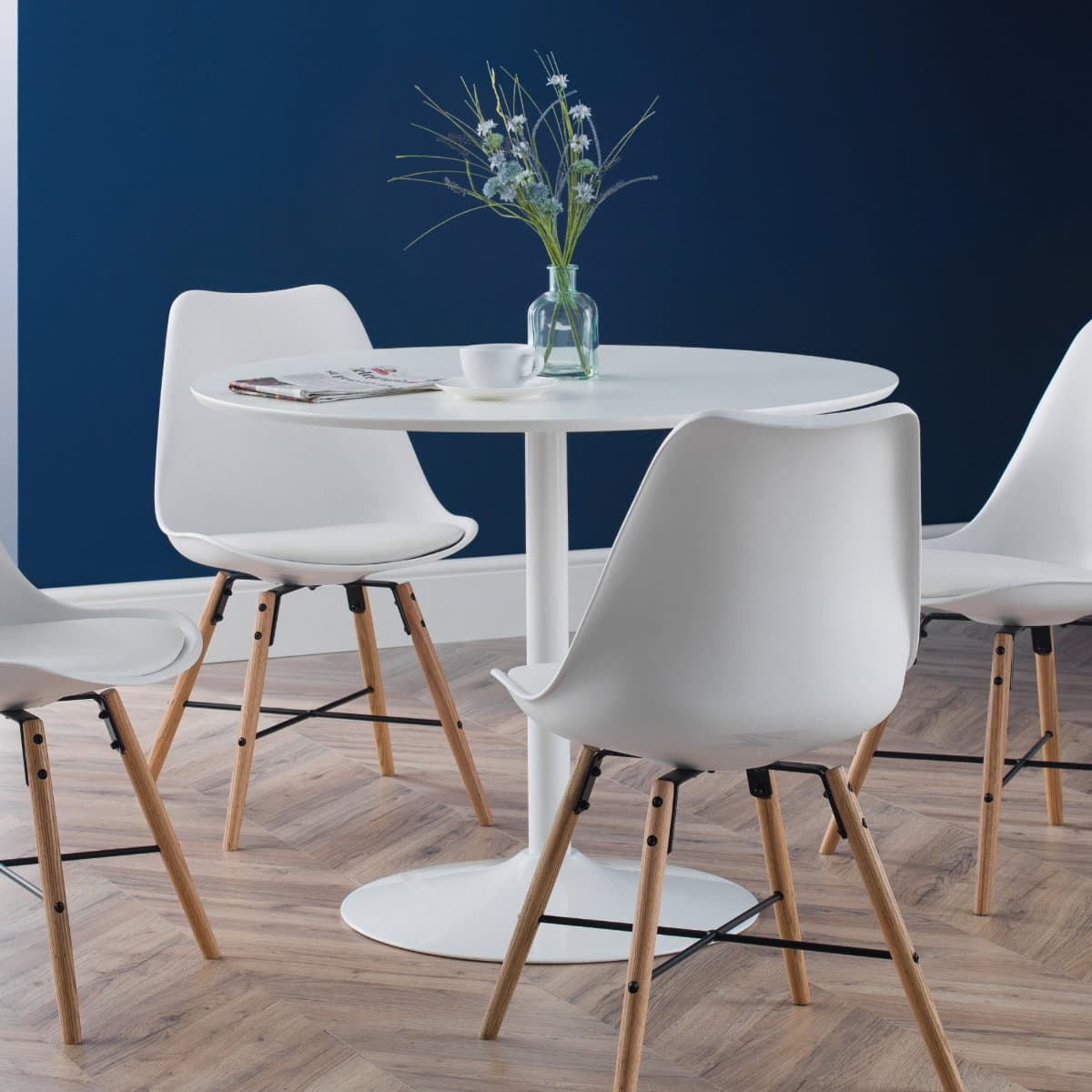 Blanco Round Pedestal Table